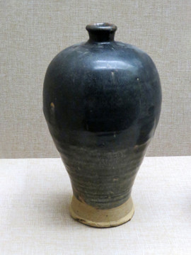 元代酱釉瓷罐