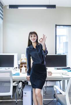 办公室里的商务女性