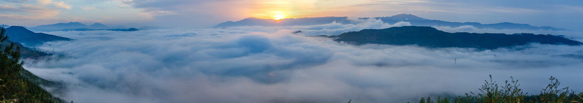 山村晨霧全景接片