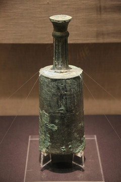 长颈青铜瓶