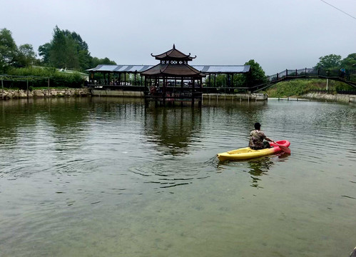 一棹轻舟落翠溟