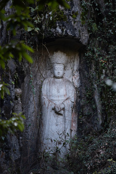 石塑佛像特写照片