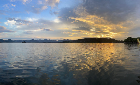 杭州西湖的黄昏美景