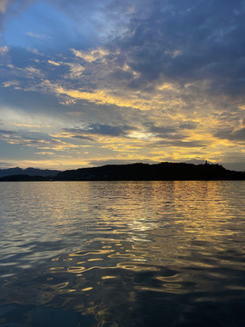 杭州西湖的夕阳美景