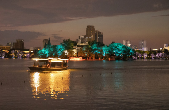 南湖湖心岛夜景