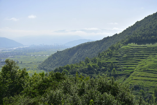 蓝天白云青山绿树