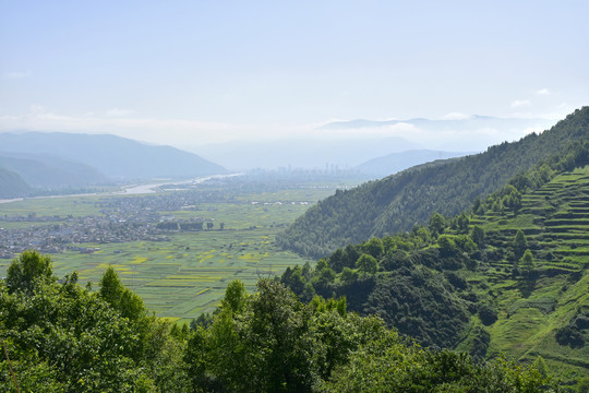 蓝天白云青山绿树