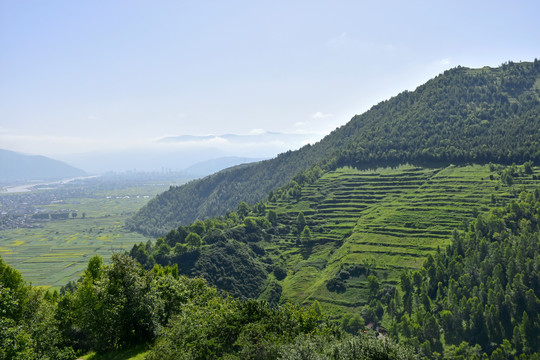 蓝天白云青山绿树