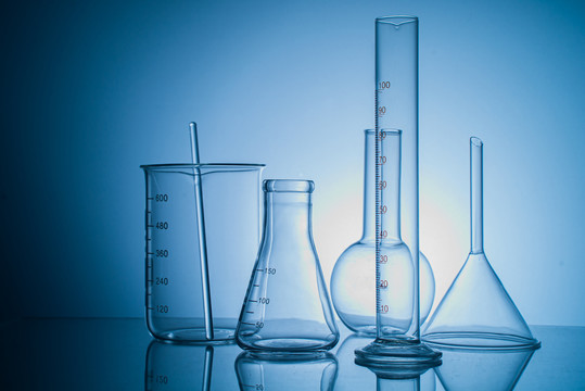 实验室内生物化学玻璃器皿组合
