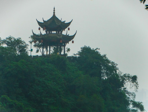 烟雨玉垒山