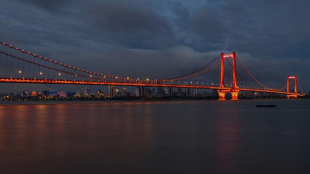 武汉杨泗港长江大桥夜景