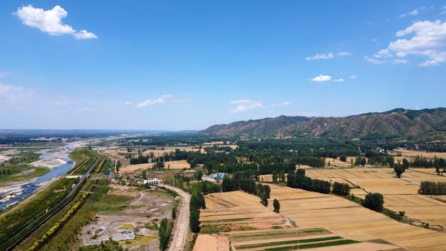 高山河流