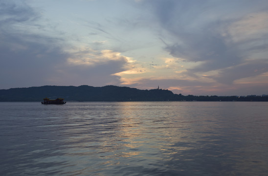 杭州西湖的霞光