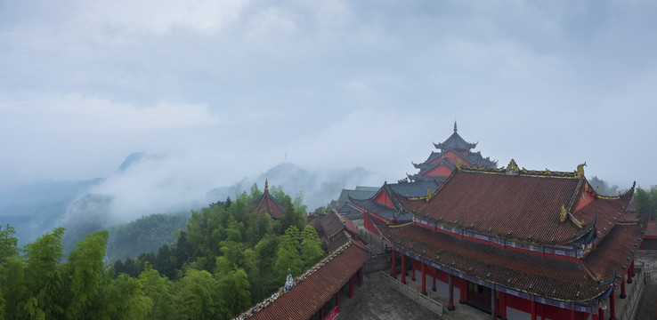 蜀南竹海晨雾缭绕山脉龙吟寺