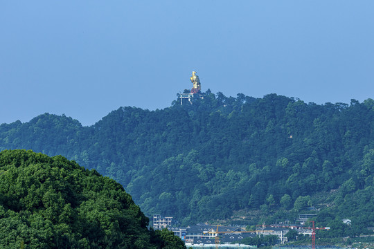 远眺重庆南山大金鹰