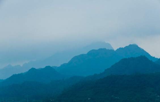 群山