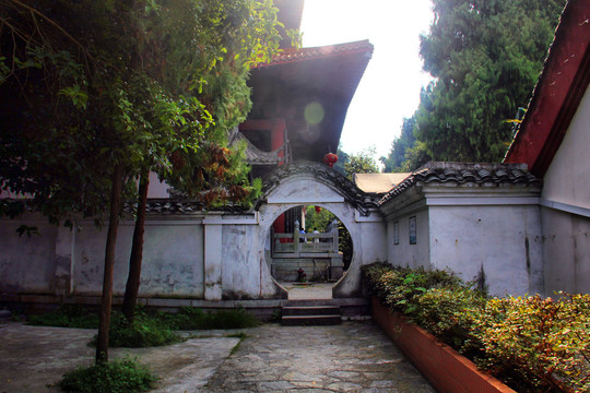 阳朔鑑山寺