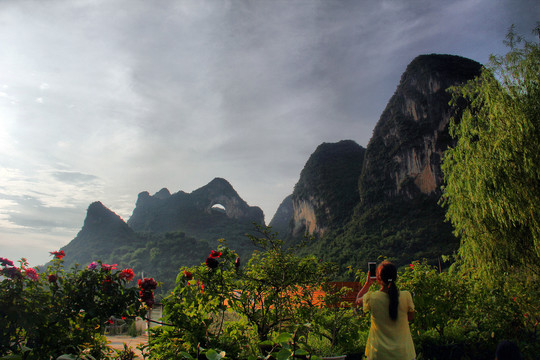 阳朔月亮山