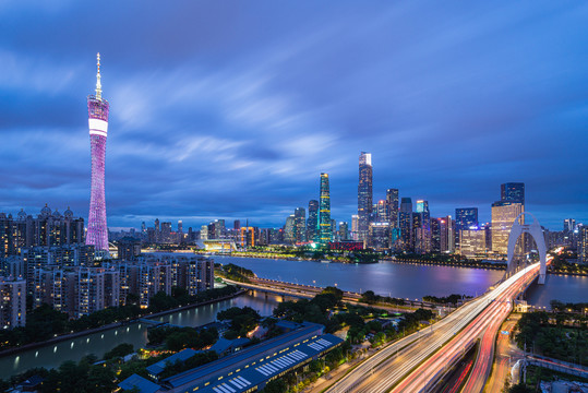 珠江新城高楼大厦与小蛮腰夜景