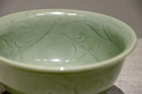 元代龙泉瓷碗纹理