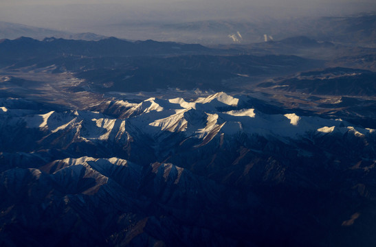 鸟瞰雪山