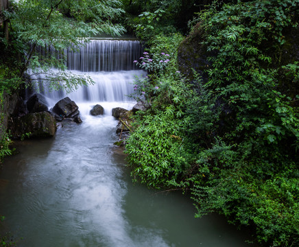 溪水