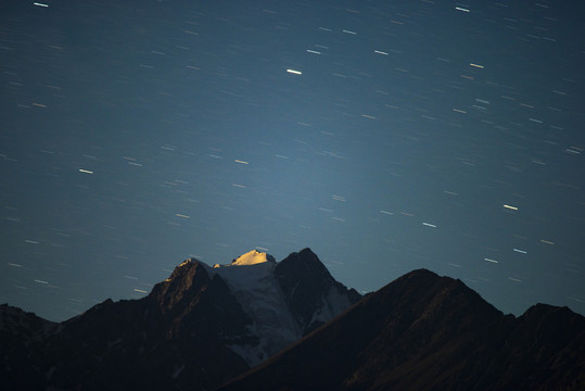 雪山星空