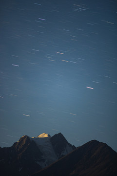 雪山星空