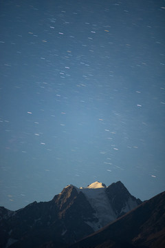 雪山星空