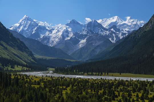 崇山峻岭