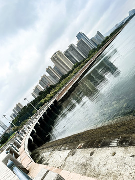 海岸城市海湾大海建筑