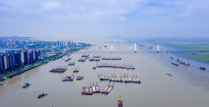 湖南岳阳洞庭湖船运航拍全景