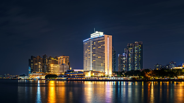 白天鹅酒店夜景