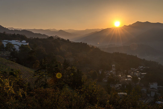 皖南山区日出风光