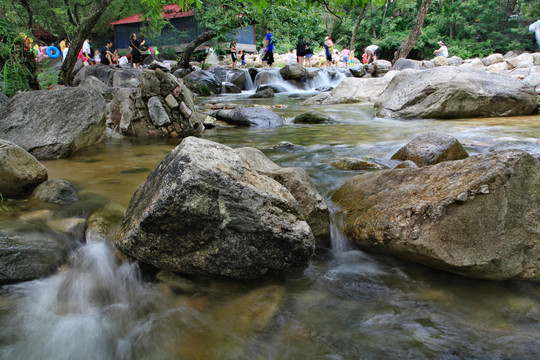 山涧溪流