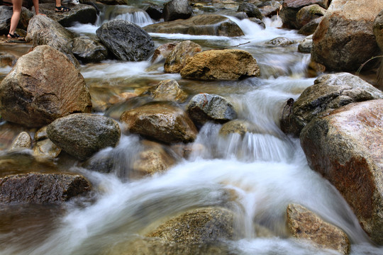 山涧溪流