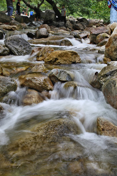 山涧溪水