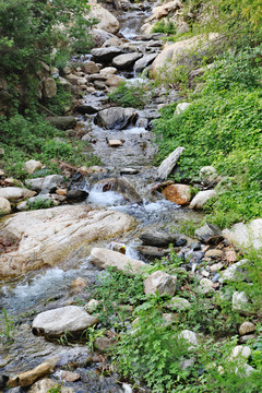 山涧溪流