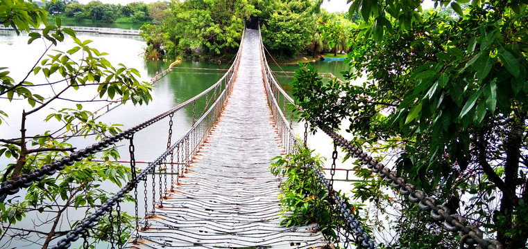 湖上桥梁