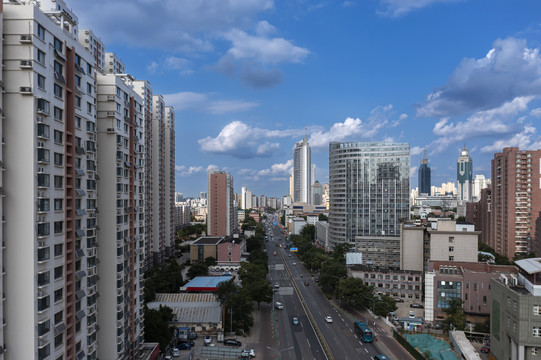 济南经一路街景