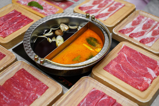 日式寿喜锅和牛火锅