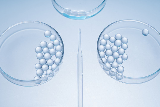 玻璃培养皿水球医疗美容概念
