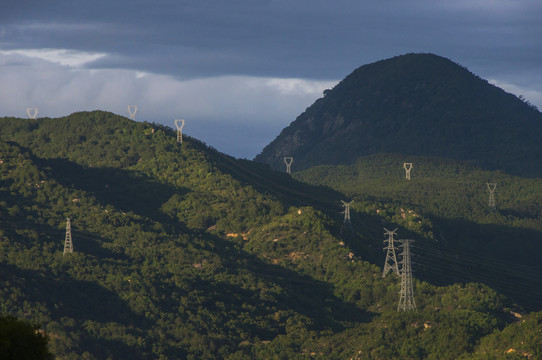 高山铁塔风景