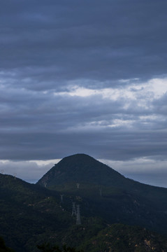 云层山峰风景