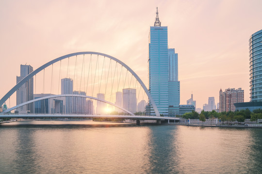 天津城市天际线和海河上的桥梁