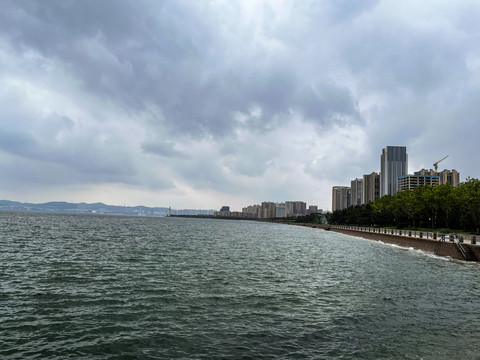 阴天海湾风光滨海风景