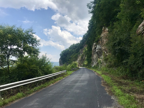 一路盘山天地连