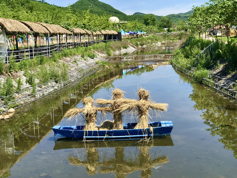 小船上的稻草人