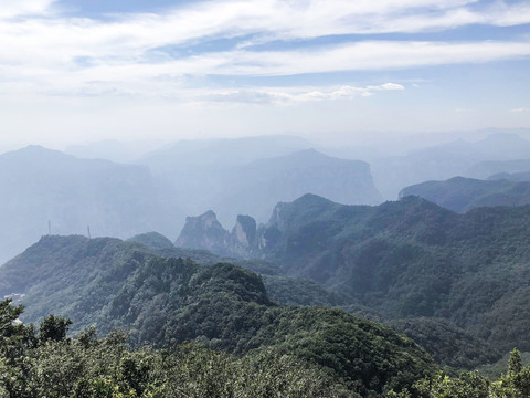 群山连绵