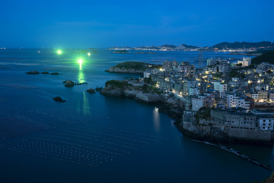 夜幕降临小渔村